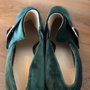 Nine West green velvet shoes